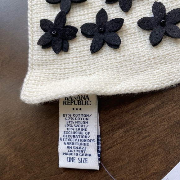 Banana Republic NWT Ivory Scarf with Daisy black velvet flowers on it. - Picture 4 of 5